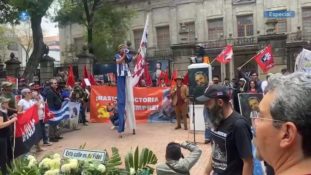 Simpatizantes castristas protestan por la retirada de las estatuas de Castro y el Che en México