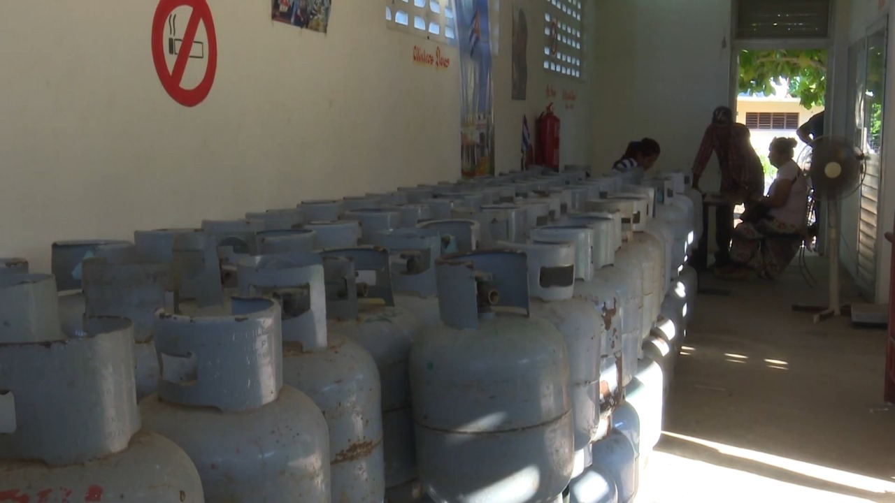Suspende venta de gas licuado en toda Cuba, están a la espera de un barco