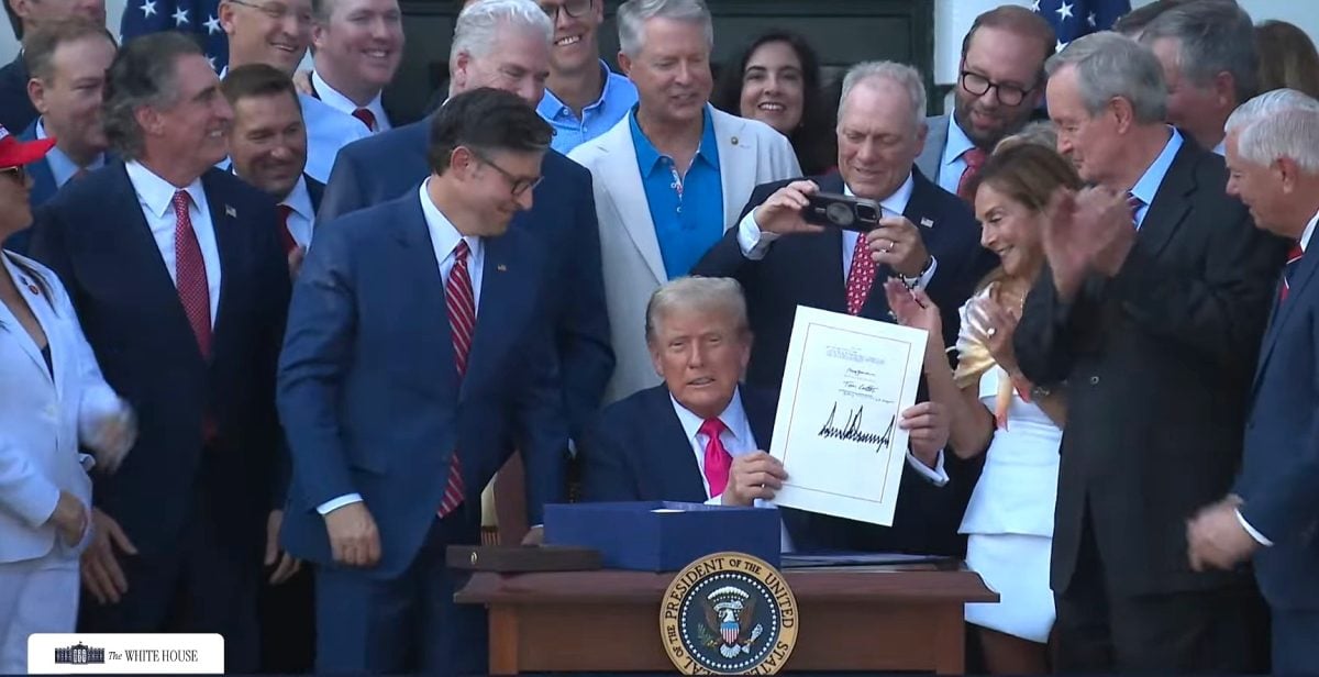 Trump firma su histórica ley de presupuesto en pleno Día de la Independencia de EEUU
