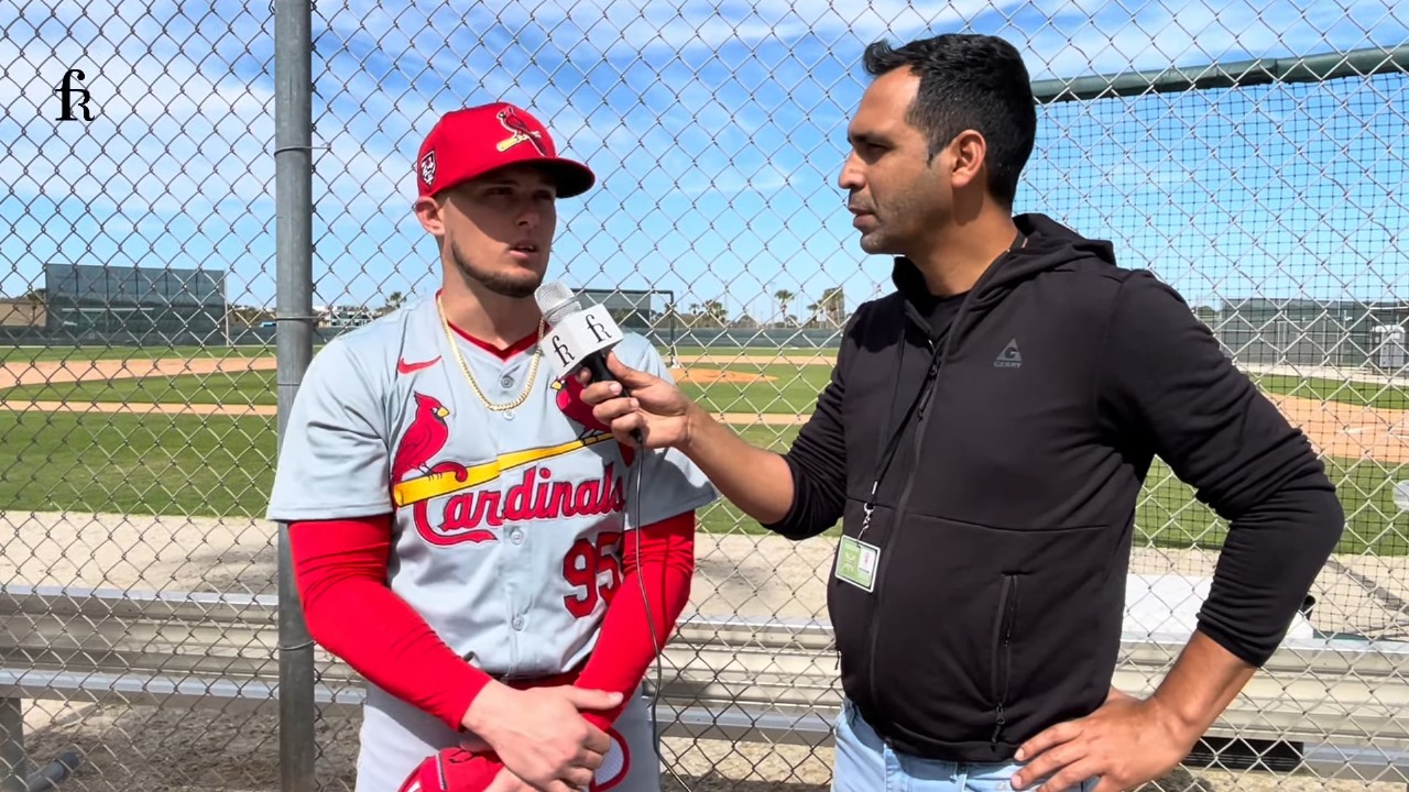¡Al fin! César Prieto llega a Grandes Ligas después de tres años de contrato