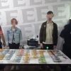 Arrestan a dos cubanos por transportar grandes sumas de dinero en el aeropuerto de la Ciudad de México (1)