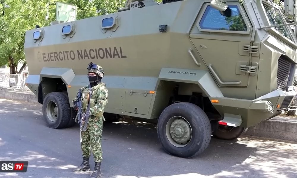 Colombia moviliza 25.000 soldados a la frontera con Venezuela
