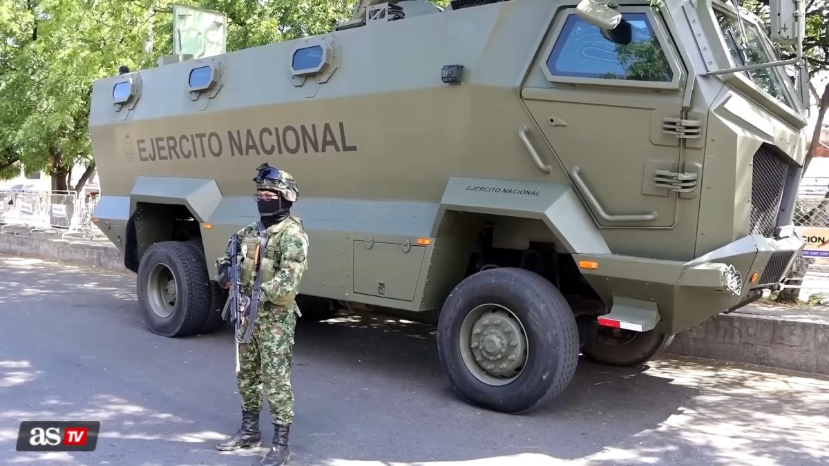 Colombia moviliza 25.000 soldados a la frontera con Venezuela