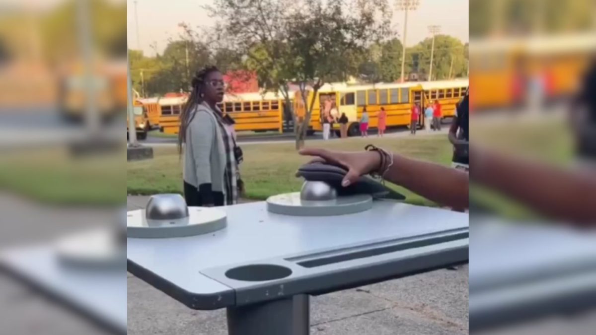 Escuelas de EEUU obligan a estudiantes a guardar sus celulares en fundas bloqueadas