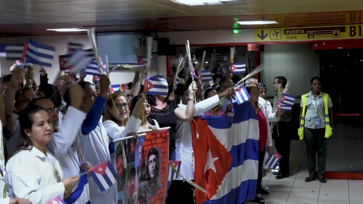 Médico cubano revela la corrupción de la brigada de salud en Bolivia