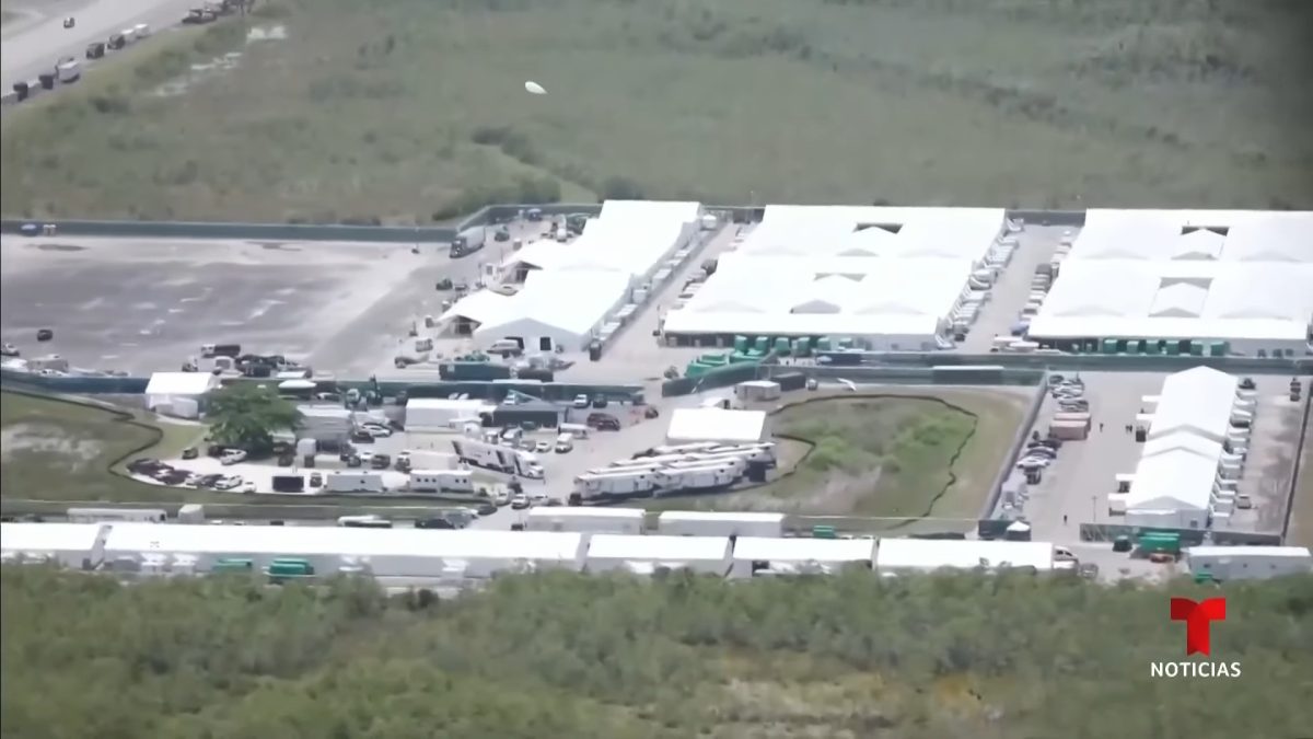Ordenan la detención de nuevas construcciones en el centro migratorio Alligator Alcatraz