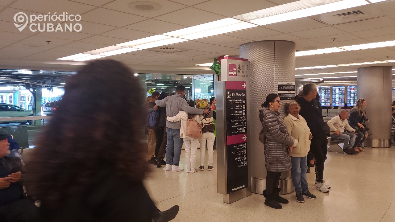Pareja de cubanos enfrenta cuestionamientos de CBP en el Aeropuerto de Miami tras su regreso de Cuba