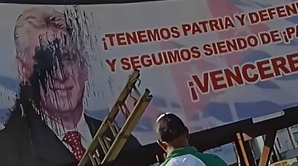Protesta en Perico lanzan pintura negra a valla de Díaz-Canel tras 27 horas sin electricidad (1)
