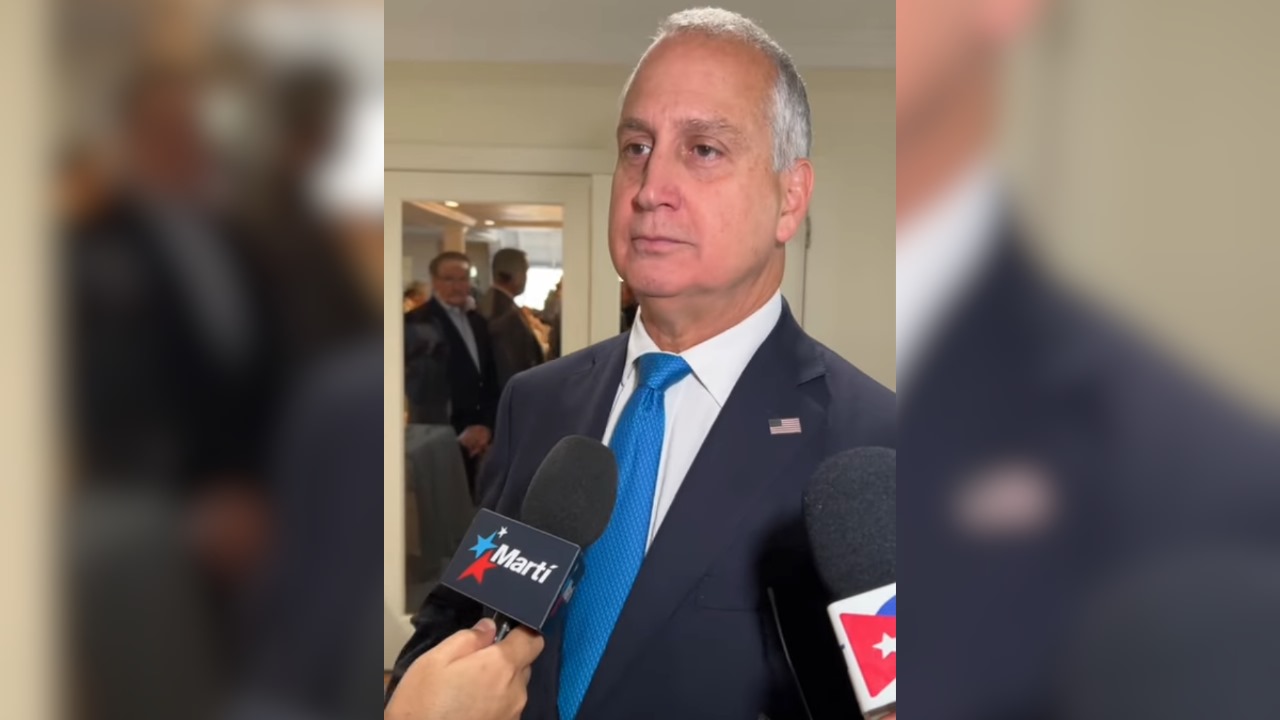 Congresista Díaz-Balart señala las tres opciones que le quedan a Nicolás Maduro
