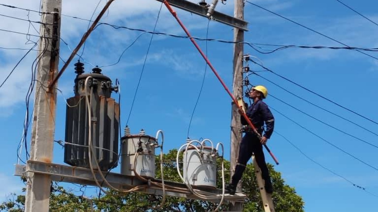 Empresa Eléctrica presume haber restablecido menos del 5% del servicio en La Habana