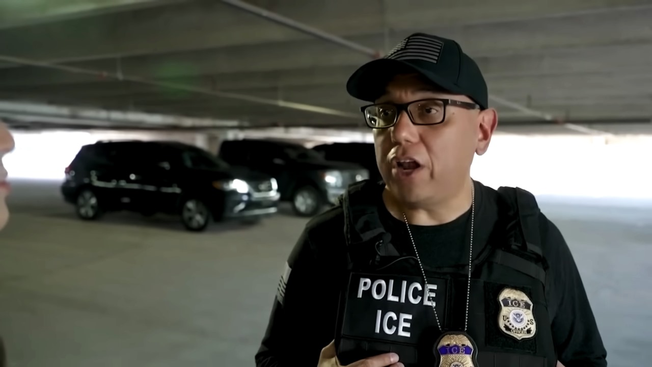 ICE cambia su enfoque para detener migrantes: los que tienen protecciones están en peligro