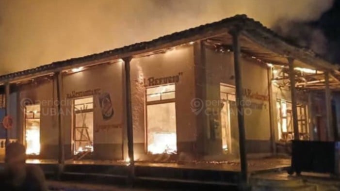 Incendio en Yaguajay destruye el bar ‘El Refugio’ y las construcciones aledañas