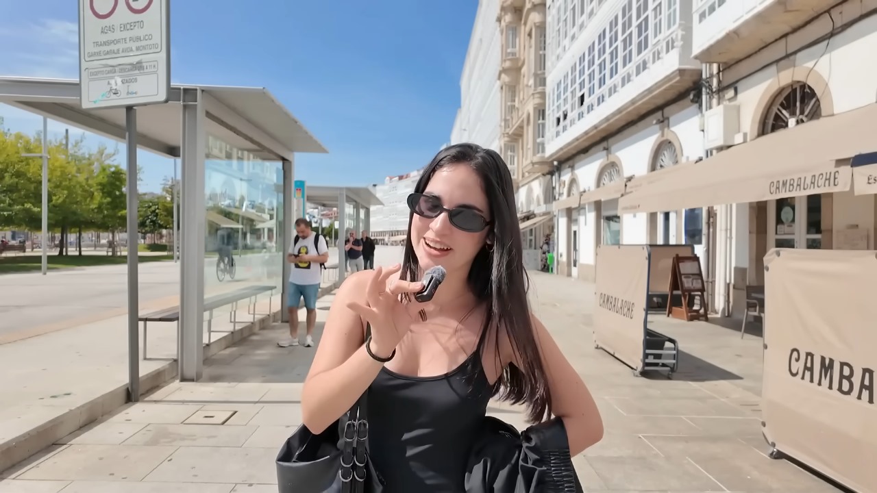 Youtuber cubana Anita Mateu muestra los pasos para comprar su casa en España