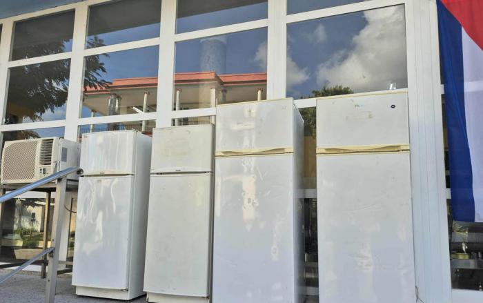 Roban cuatro refrigeradores, un aire, y una computadora en el hospital de Diez de Octubre (1)