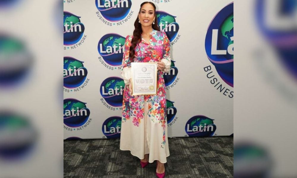 Tenay Rodríguez recibe un reconocimiento por su liderazgo y contribución a la comunidad latina
