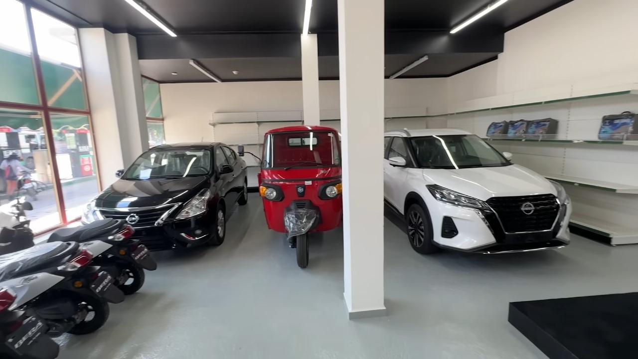 Así está la venta de autos y motos en dólares en las tiendas estatales de La Habana