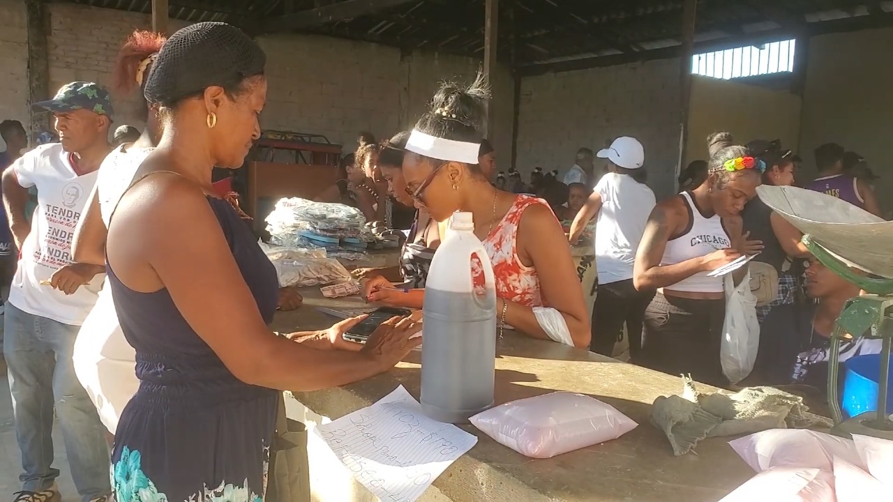 Azúcar a 600, coditos en 300 y jamonada en 250 CUP: esto pagan los afectados por el huracán Melissa en Cuba