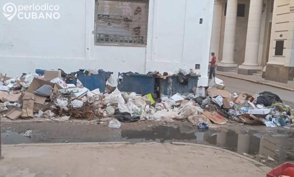 Basura acumulada frente a Tribunal Supremo en La Habana