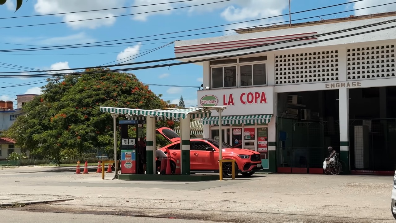 Cuba autoriza a inversionistas extranjeros a que importen combustible en medio de la crisis energética