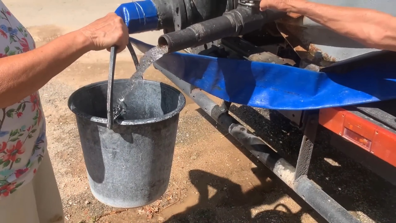 Dos choferes de pipas son detenidos por la venta ilegal de agua en Granma
