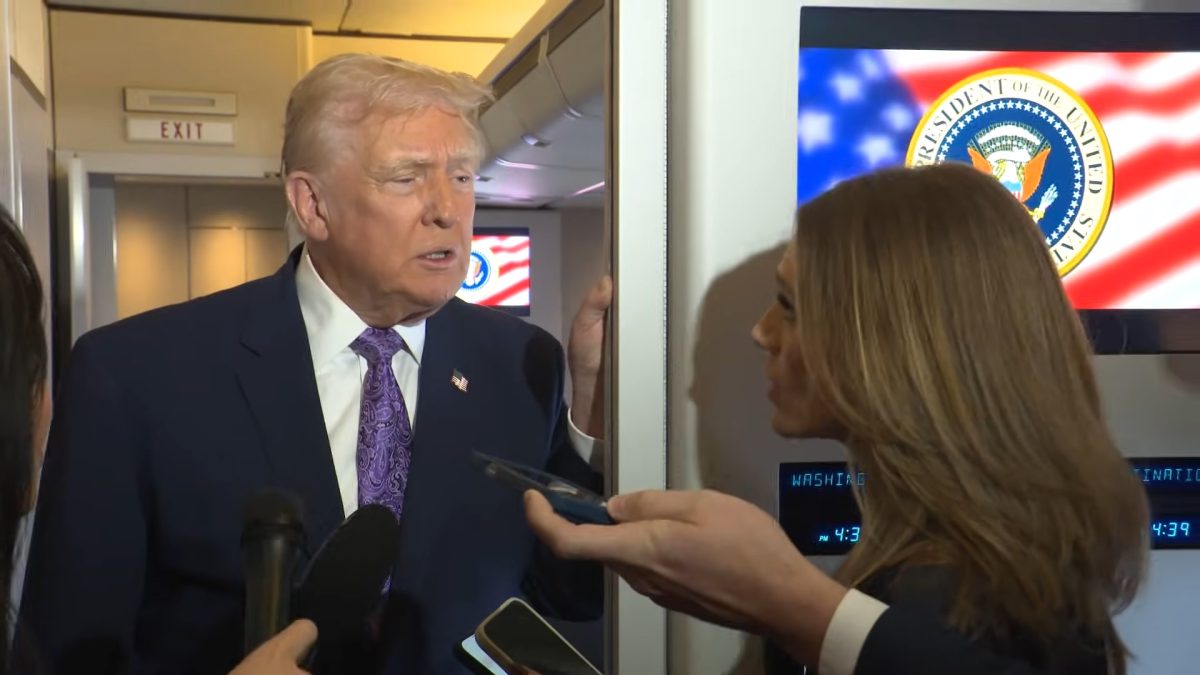El presidente Donald Trump confirma una llamada telefónica con Nicolás Maduro
