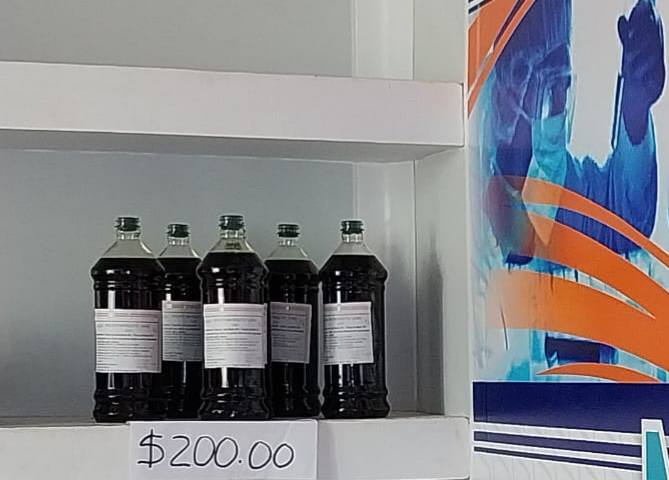Farmacias estatales comienzan a producir repelente de caña santa para combatir el brote de mosquitos