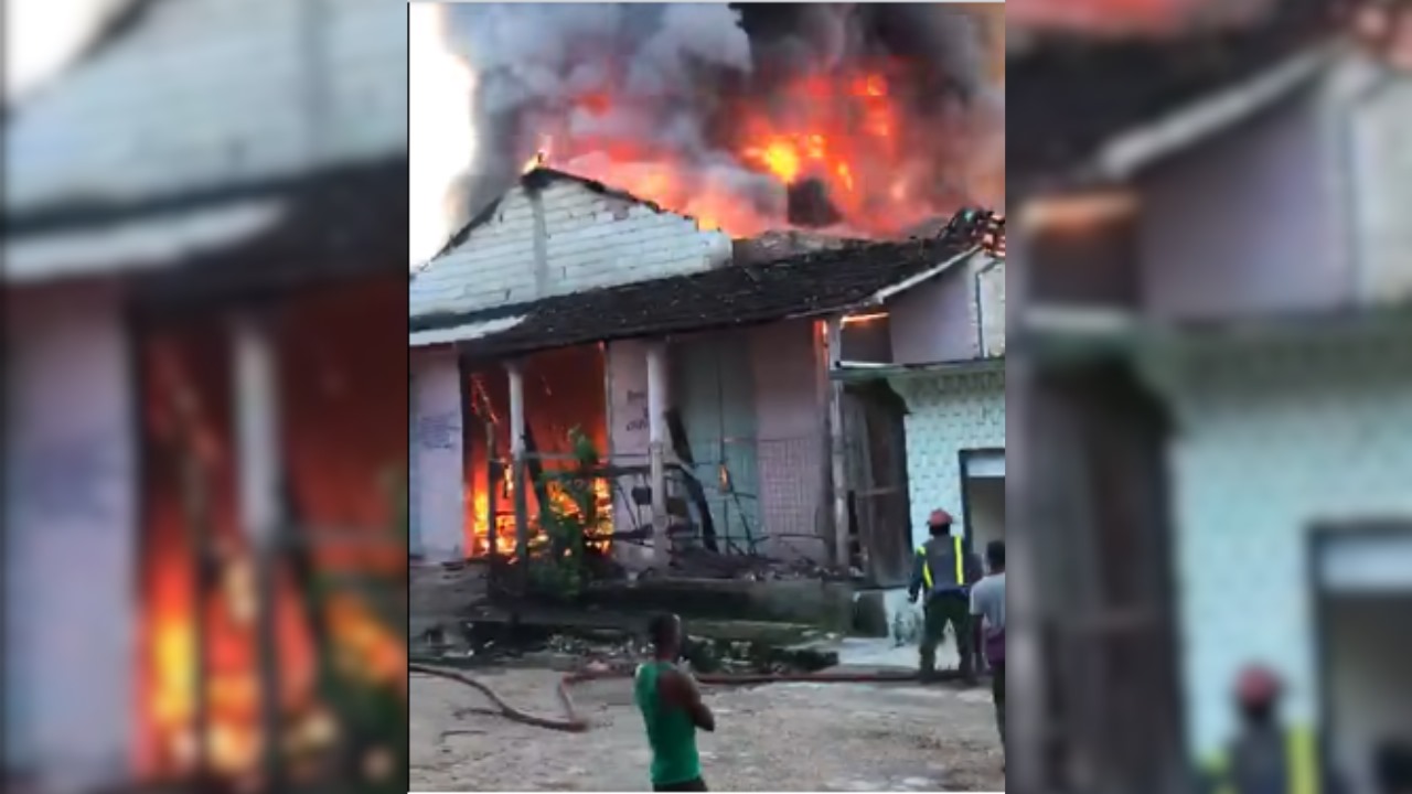 Gran incendio en la casa de preparativos para las parradas de Camajuaní