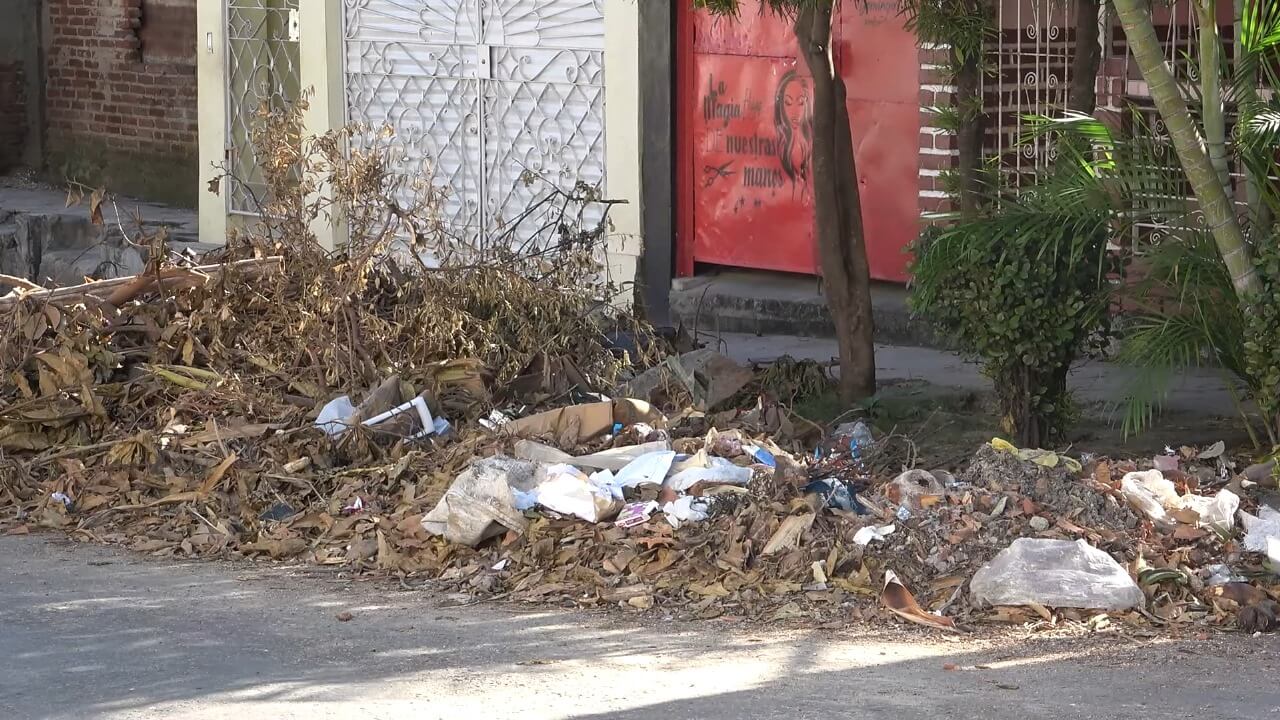 Nadie recoge la basura en Santiago de Cuba y cientos de miles carecen de agua potable