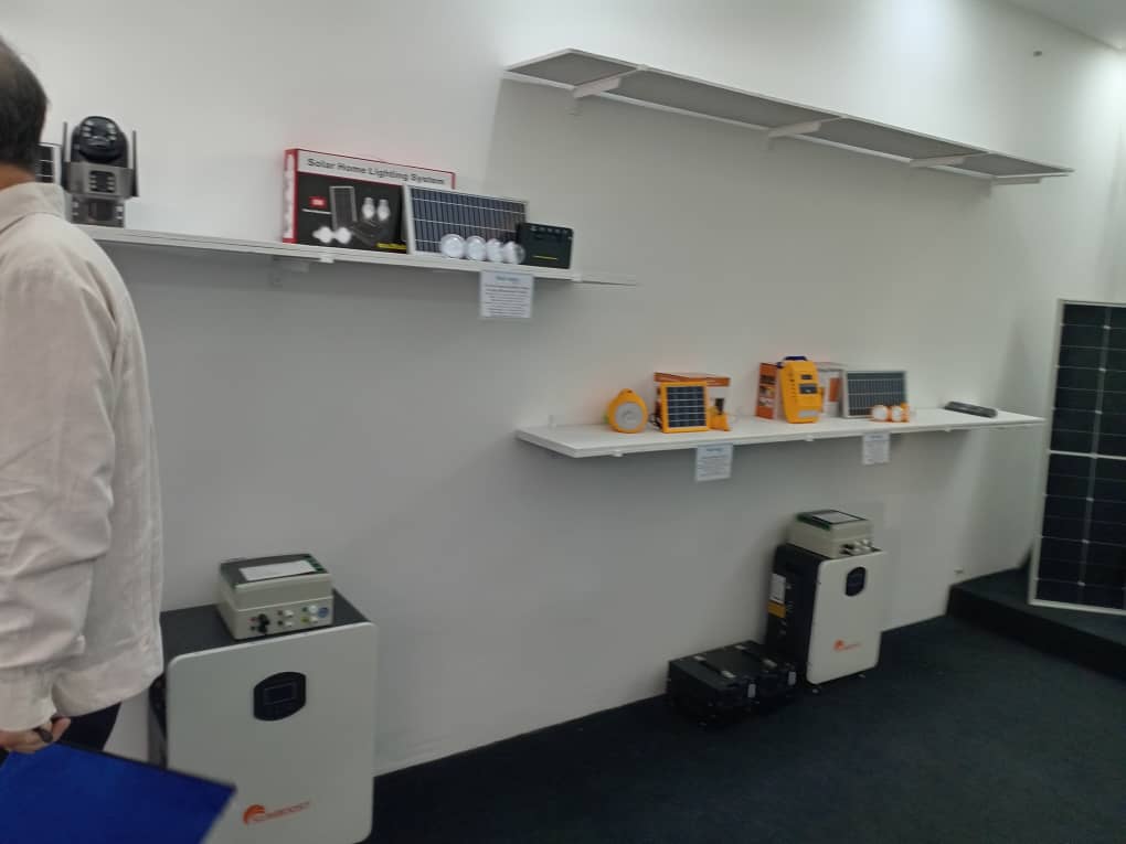 Abre en La Habana una tienda china en dólares para vender productos de energía renovable
