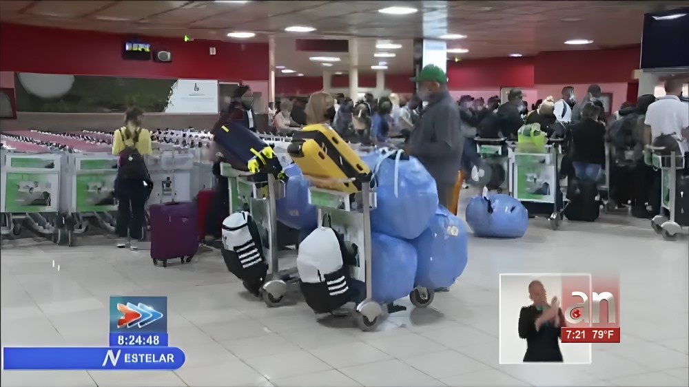 Aeropuerto de Madrid prohíbe maletas en viajes a Cuba que estén en forma de bolas
