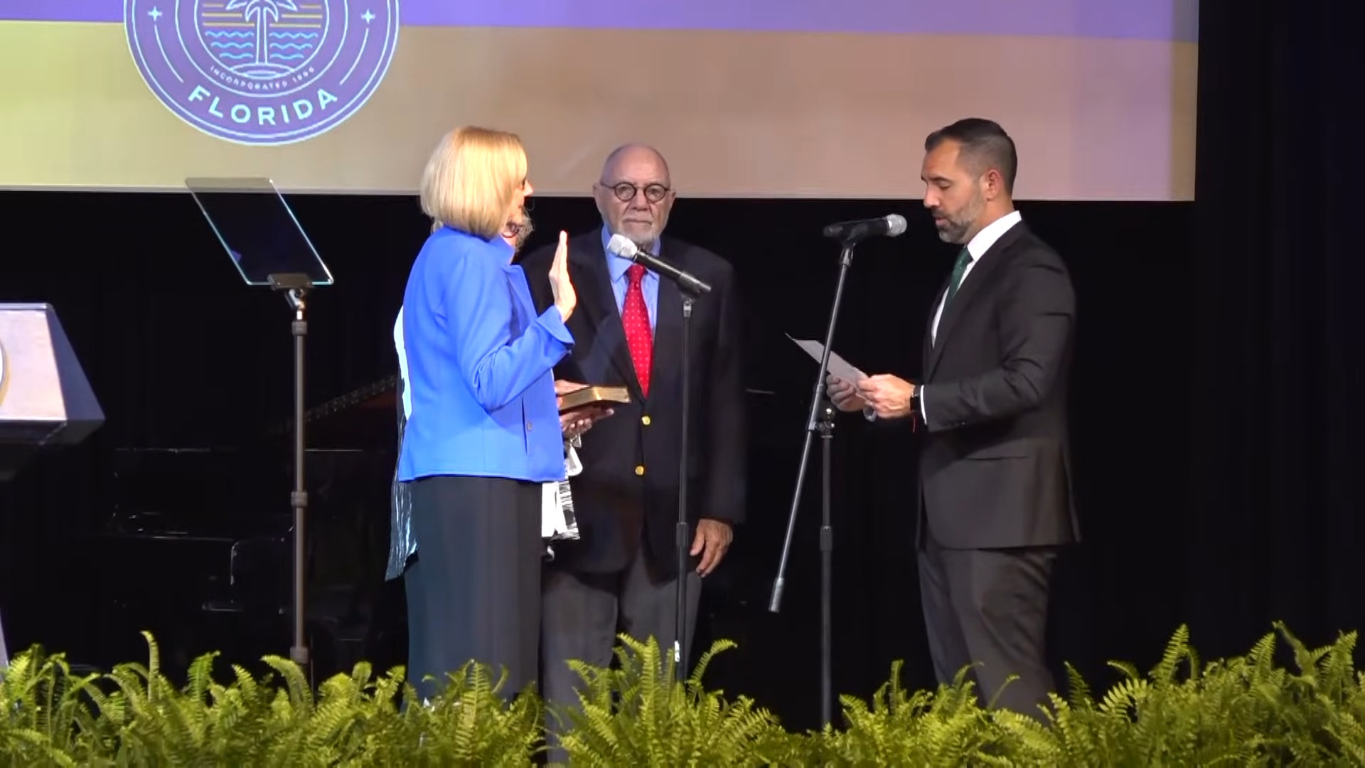 Eileen Higgins presta juramento como la primera alcaldesa demócrata en la historia de Miami