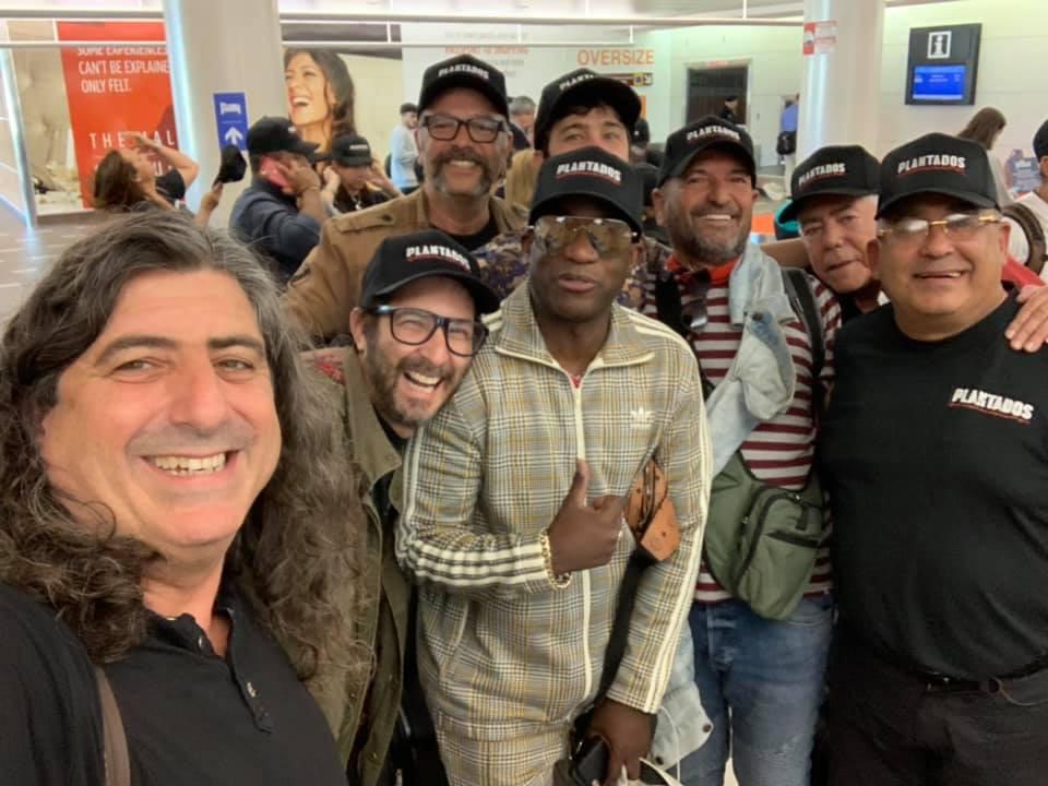 El elenco de Plantados en Puerto Rico, donde se realizaron los últimos días de filmación. (Foto © ricardobecerraactor-Instagram)