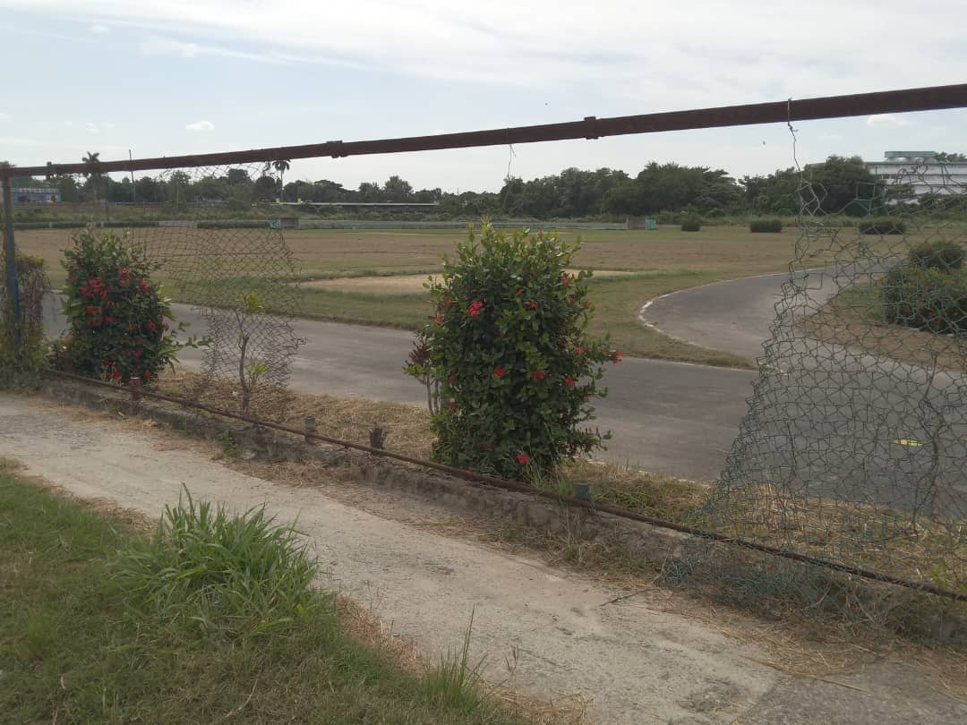 Se roban por pedazos las cercas de instalaciones deportivas en Pinar del Río
