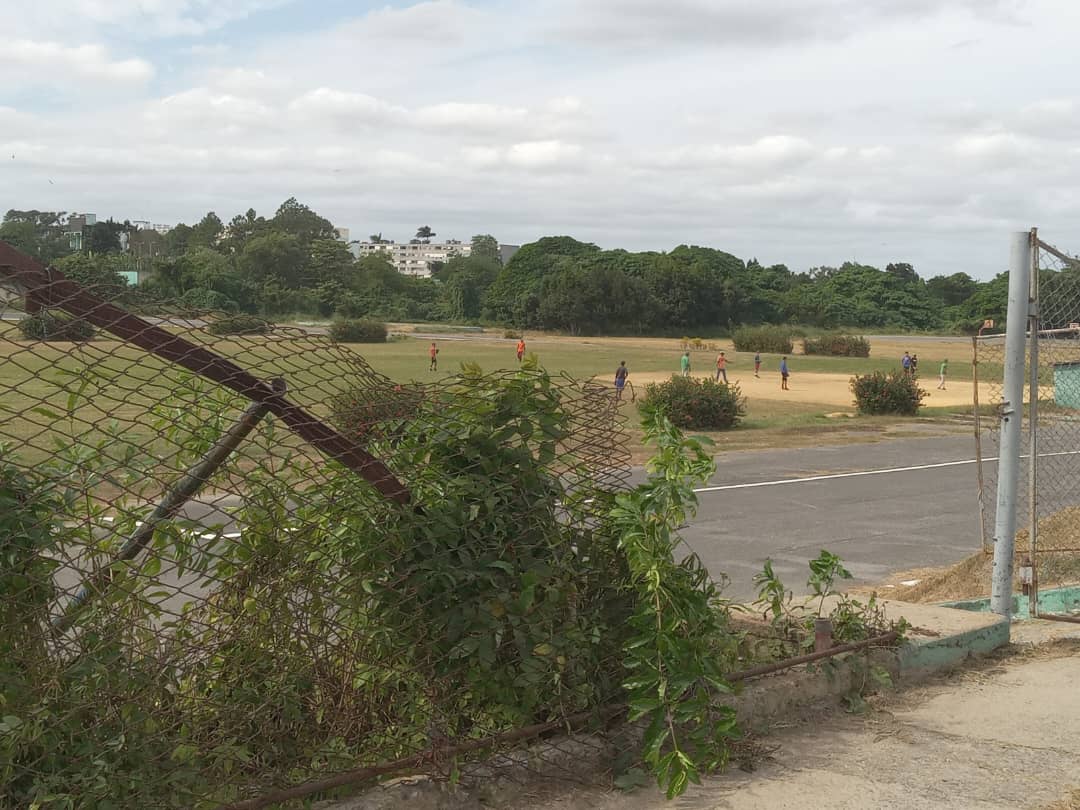 Se roban por pedazos las cercas de instalaciones deportivas en Pinar del Río