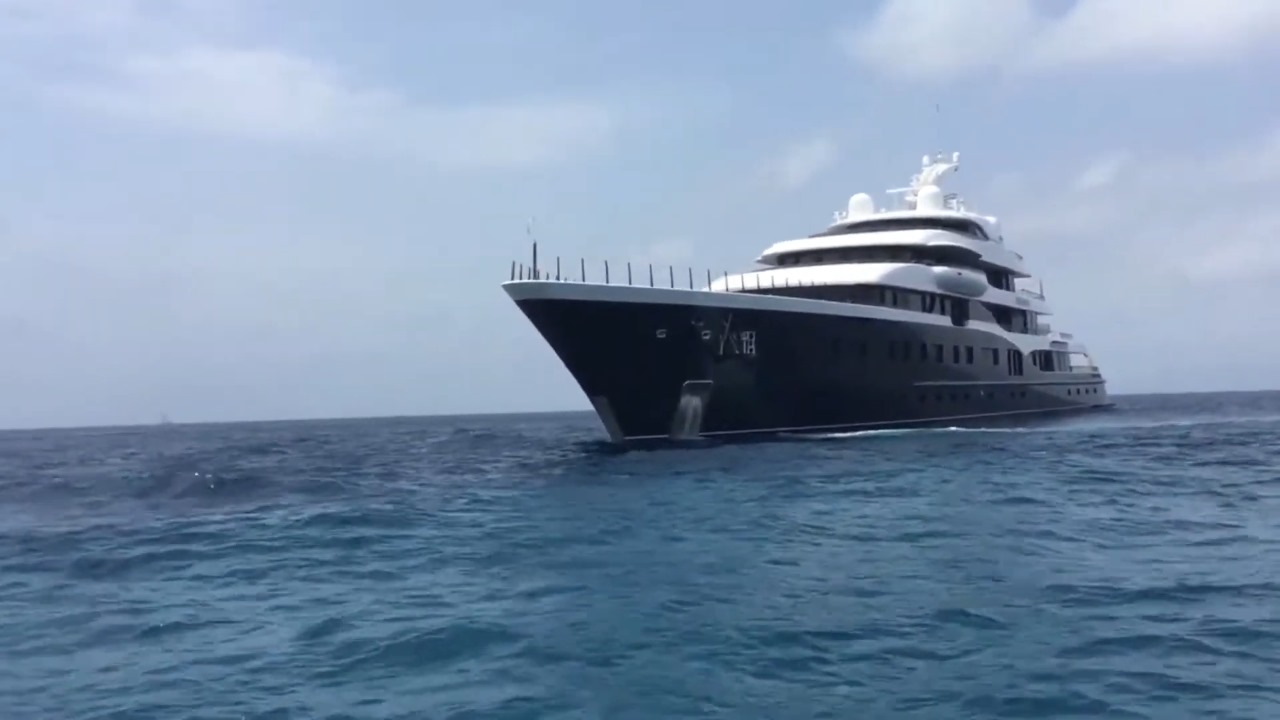 Superyate del multimillonario Bernard Arnault, fundador de Louis Vuitton, llega al puerto de La Habana