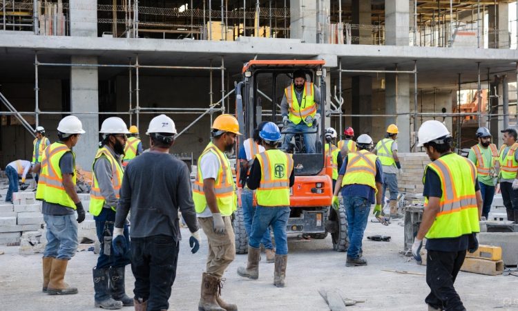 USCIS reduce la validez de permisos de trabajo a 18 meses