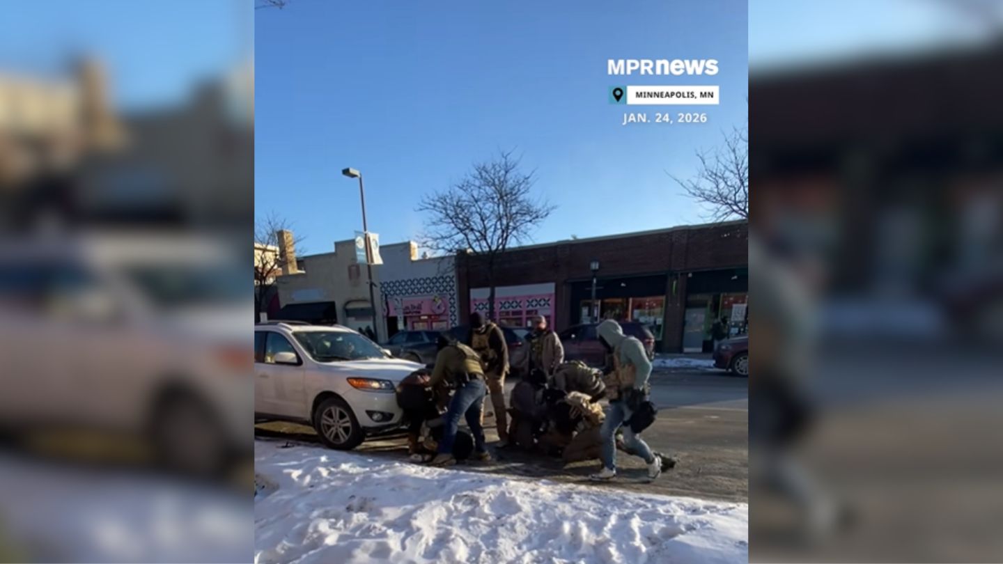 Agentes migratorios involucrados en el asesinato de Alex Pretti quedan bajo licencia administrativa