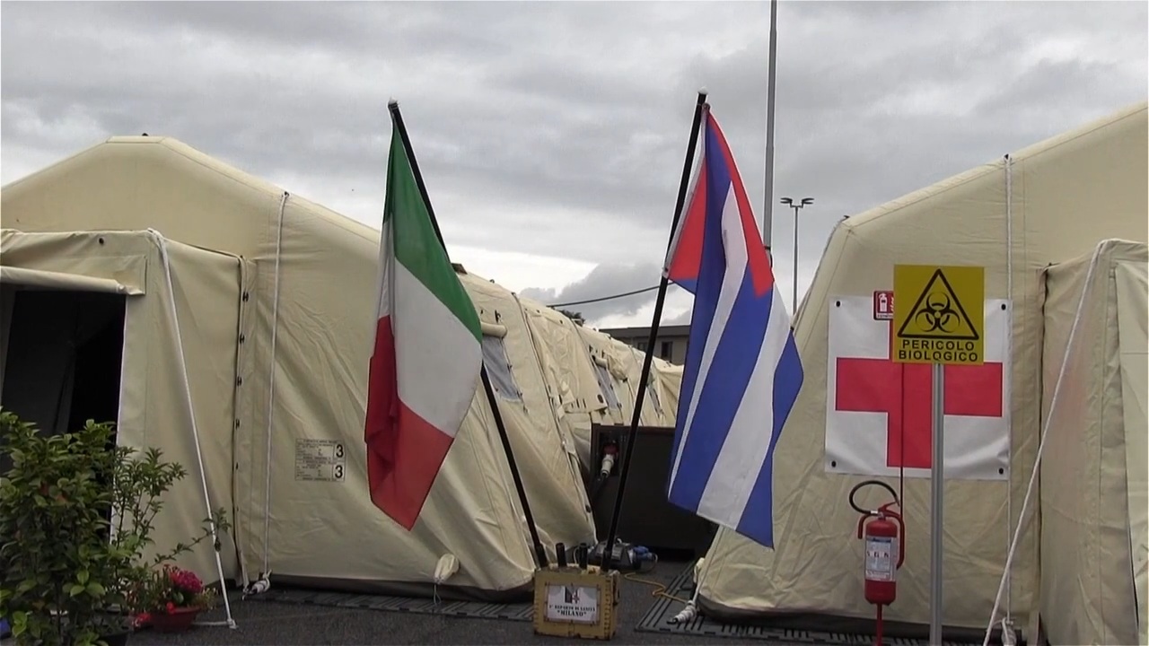 Italia abre convocatoria para médicos extranjeros mientras conserva acuerdo con brigada cubana