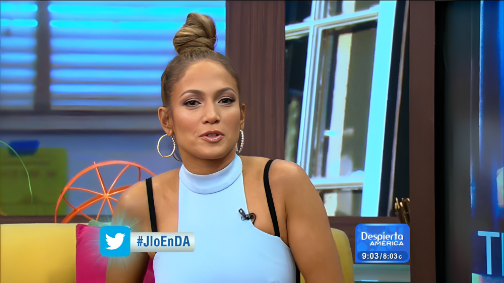 Jennifer Lopez responde por qué no se viste de acuerdo a su edad