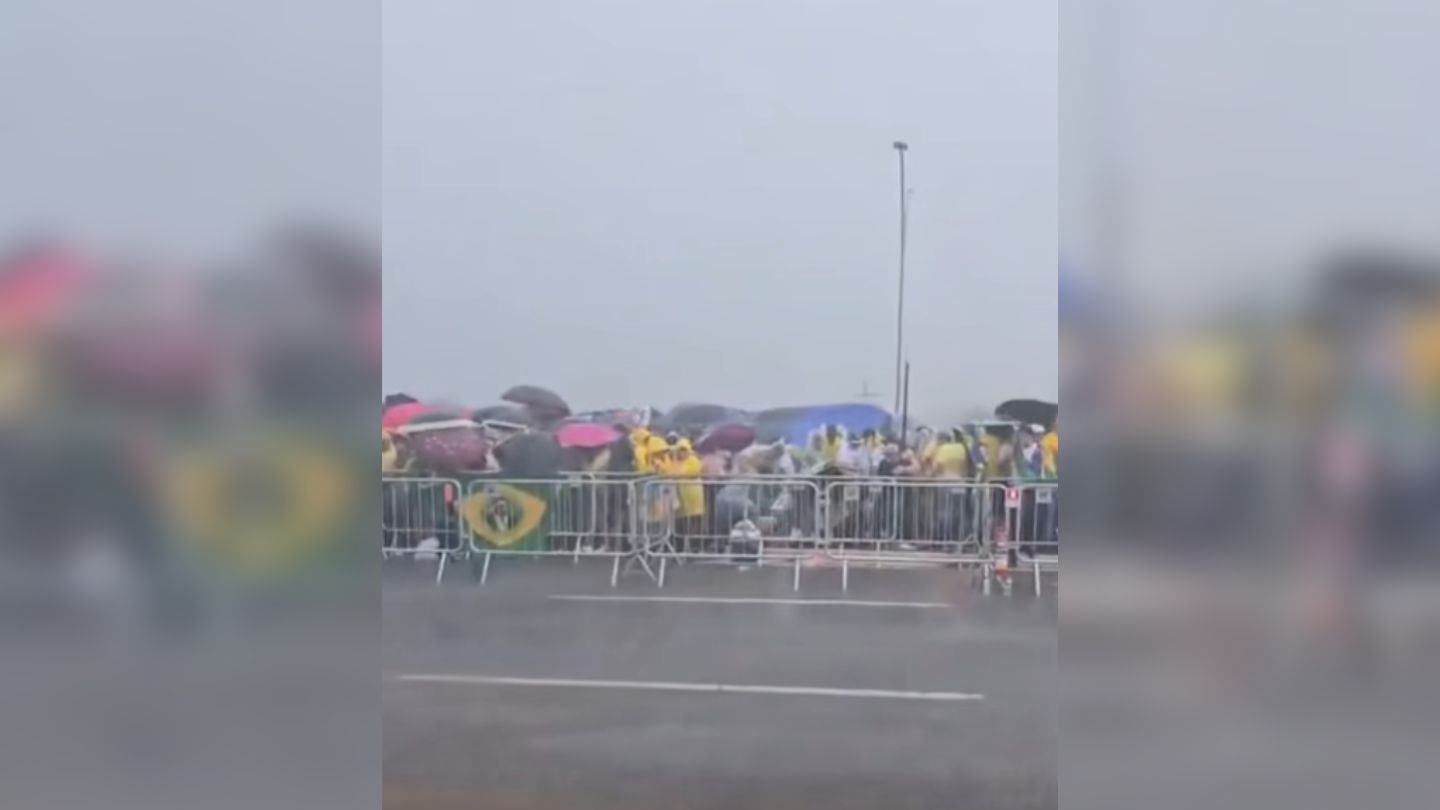 Rayo impacta a una manifestación a favor del expresidente brasileño Jair Bolsonaro