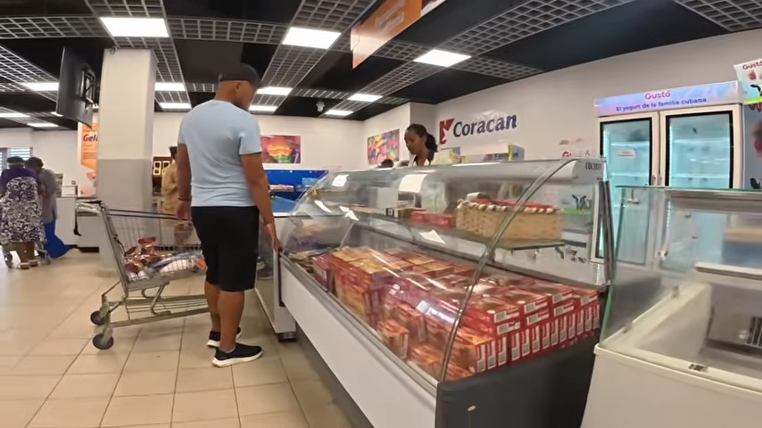 Supermercado en dólares de 3ra y 70 sube precios en 2026