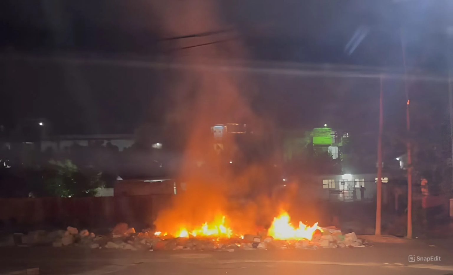 Reportan humo tóxico por la quema de basura en zonas residenciales de ...