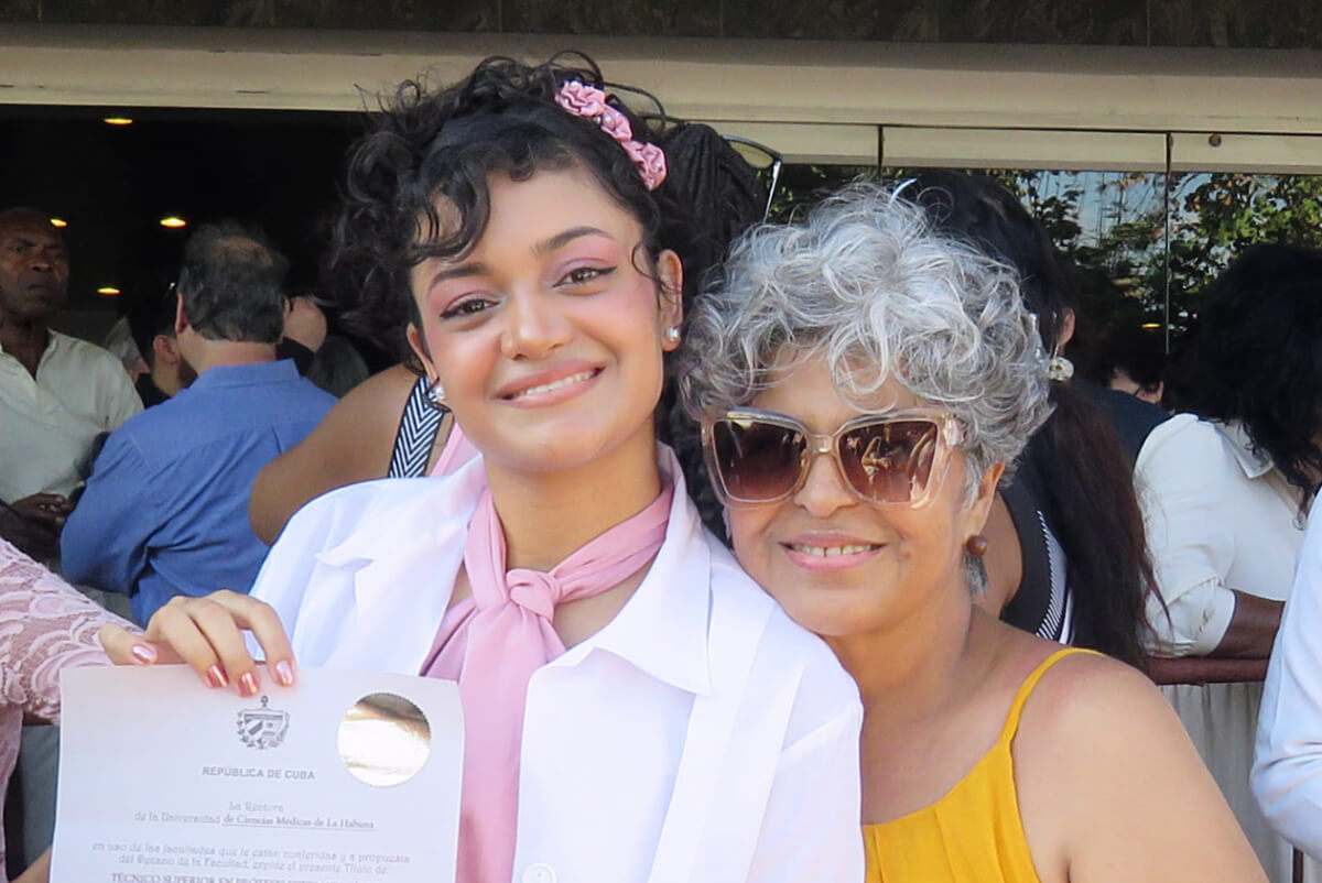 Anna Bensi y su madre