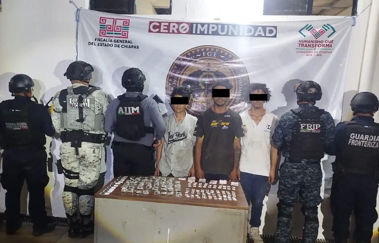 Arrestan a dos jóvenes cubanos por tráfico de drogas en el sur de México