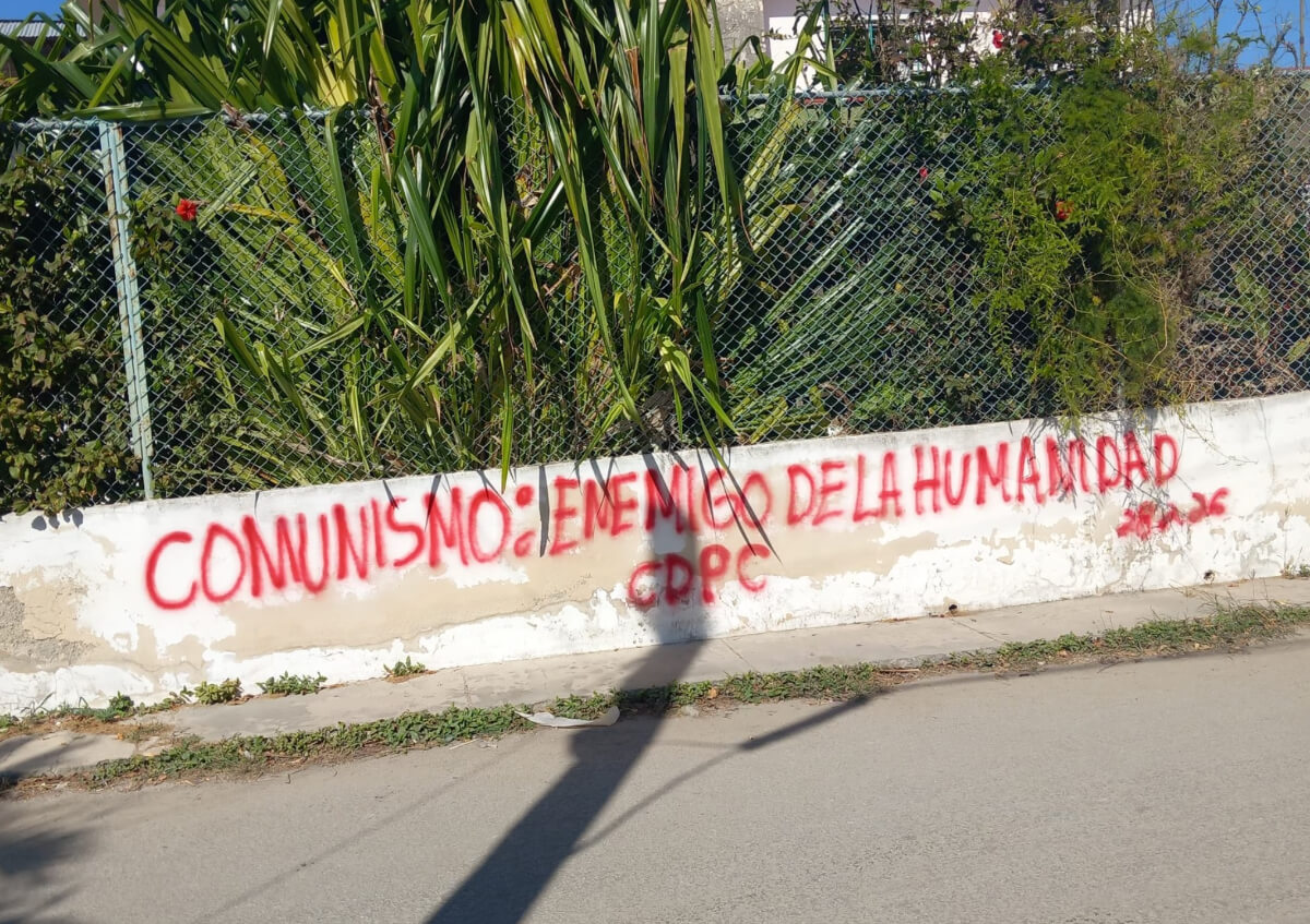 Carteles en contra del régimen (1)