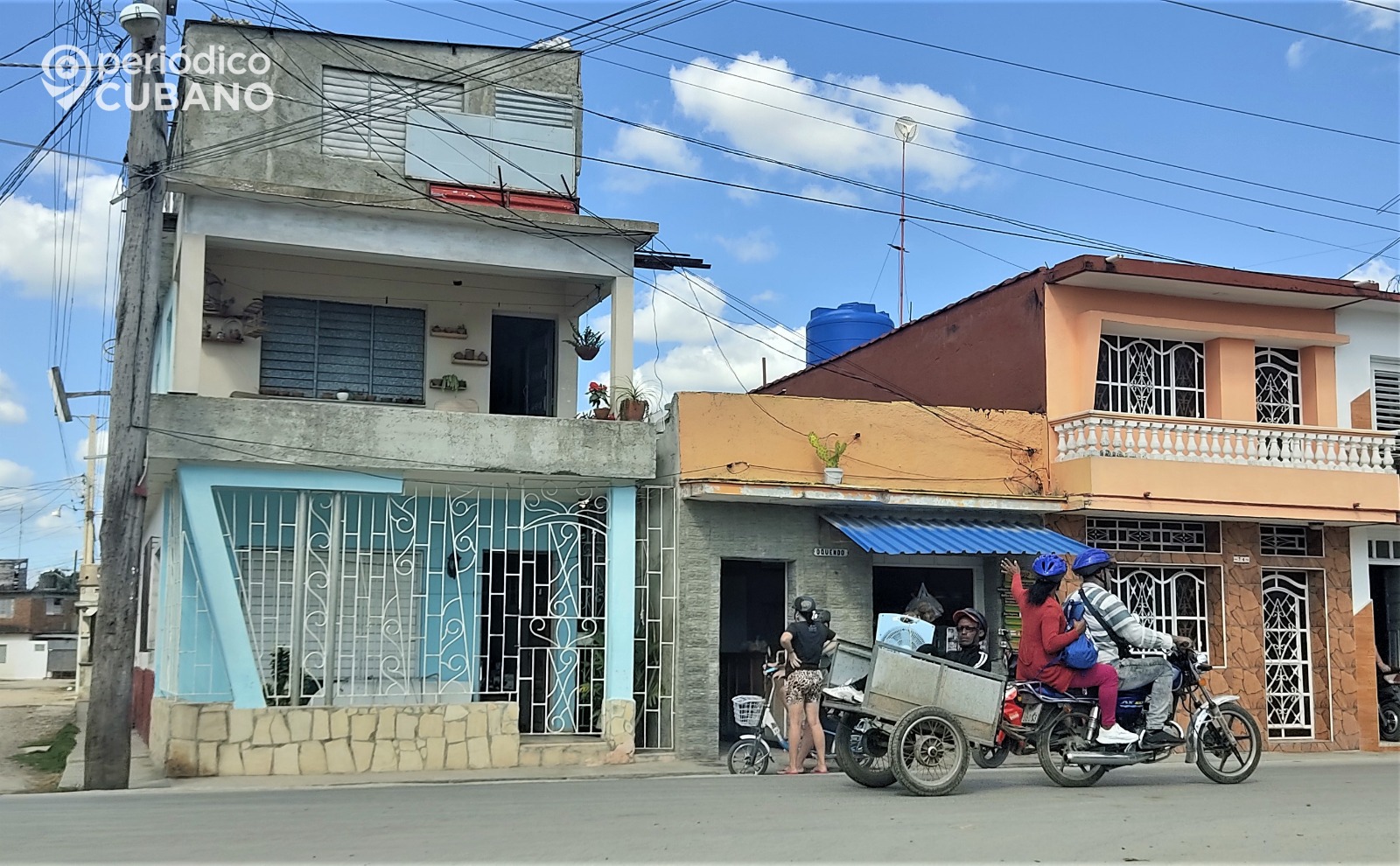 Decretan nuevo formato para la chapa de motos que circulan en Cuba