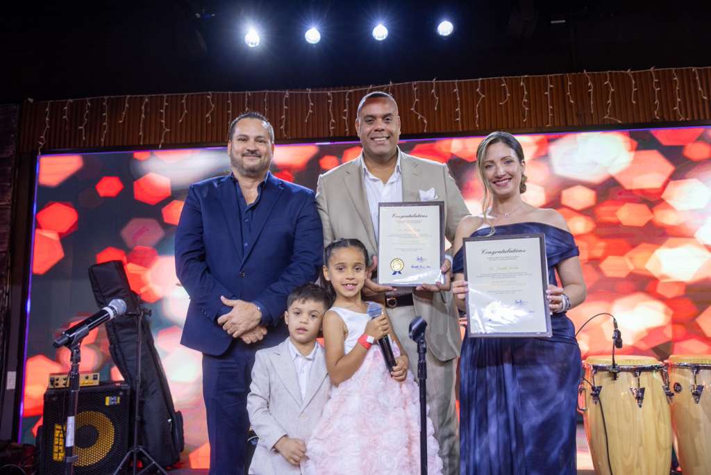 Sunset Smile Creations celebra 10 años de éxito en Miami con gala, reconocimientos y grandes artistas