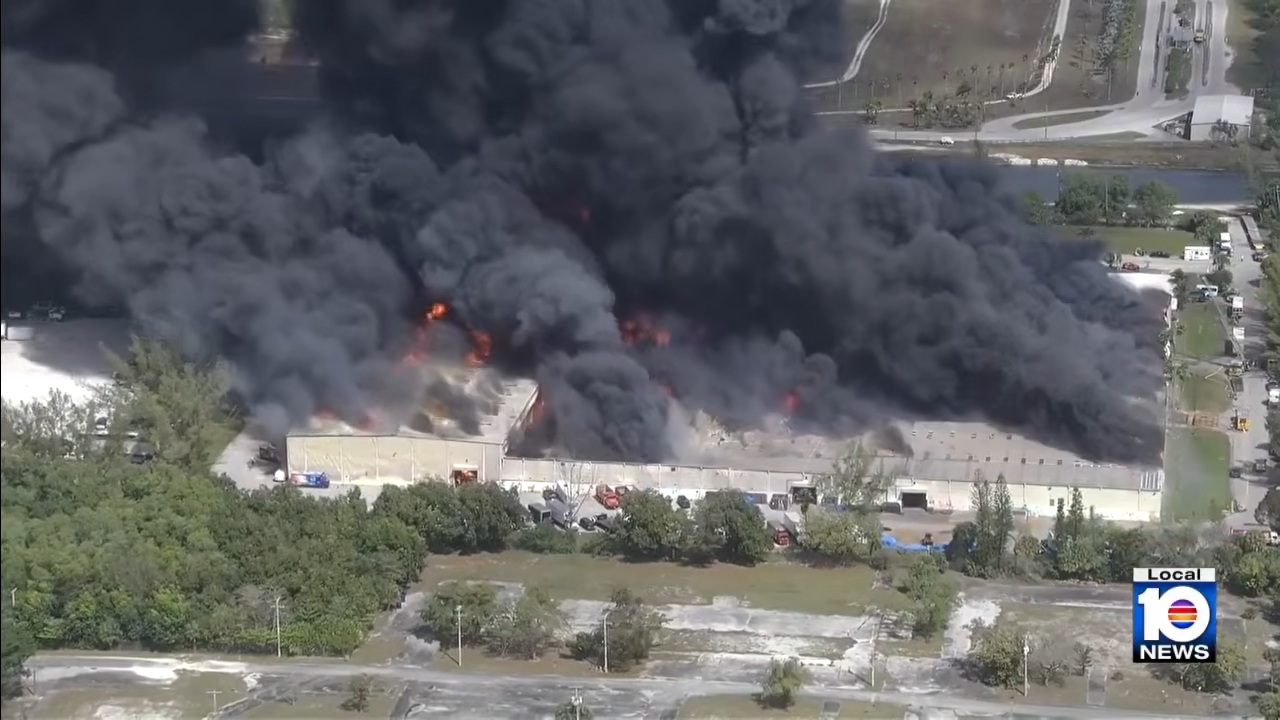 Incendio de gran magnitud al noroeste de Miami-Dade Qué se está quemando