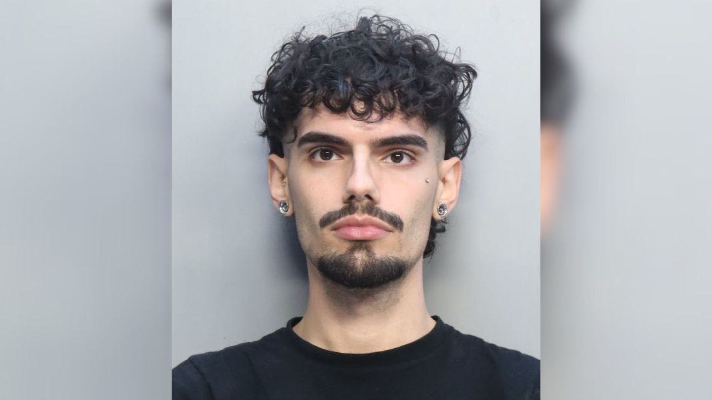 Joven detenido por mostrar un arma de fuego en el campus de Hialeah del Miami Dade College