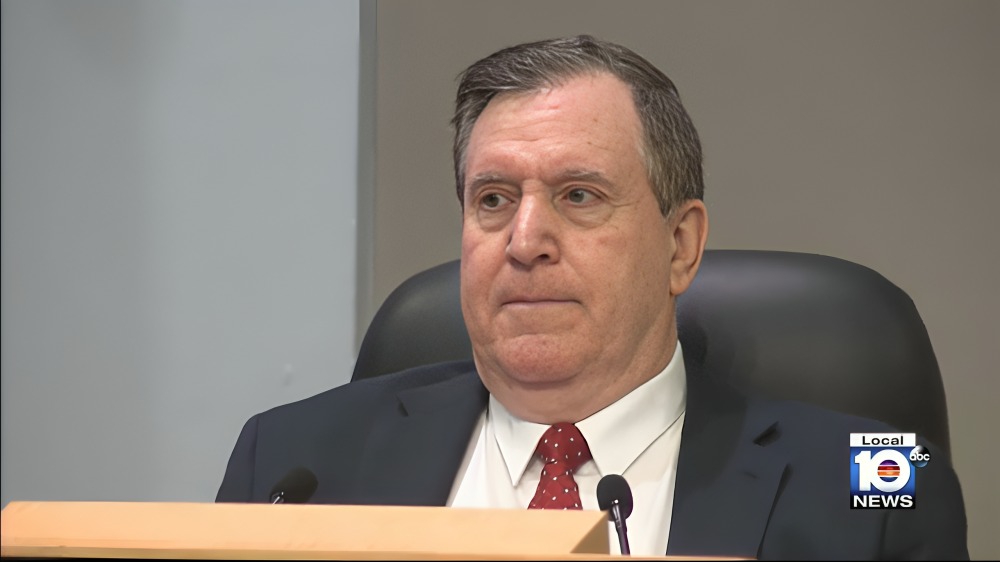 Miami demanda al ex comisionado Joe Carollo por gastar millones de dólares en defensa legal